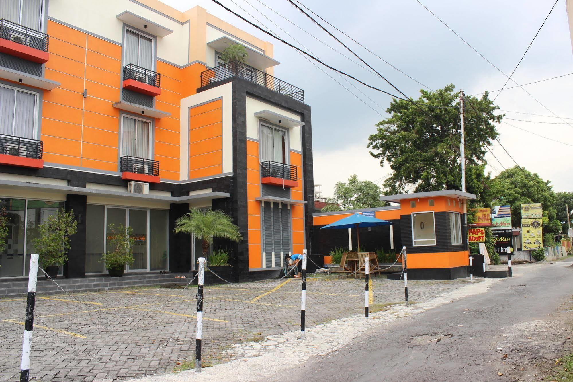 Hotel Aryuka Kejayan Exterior photo