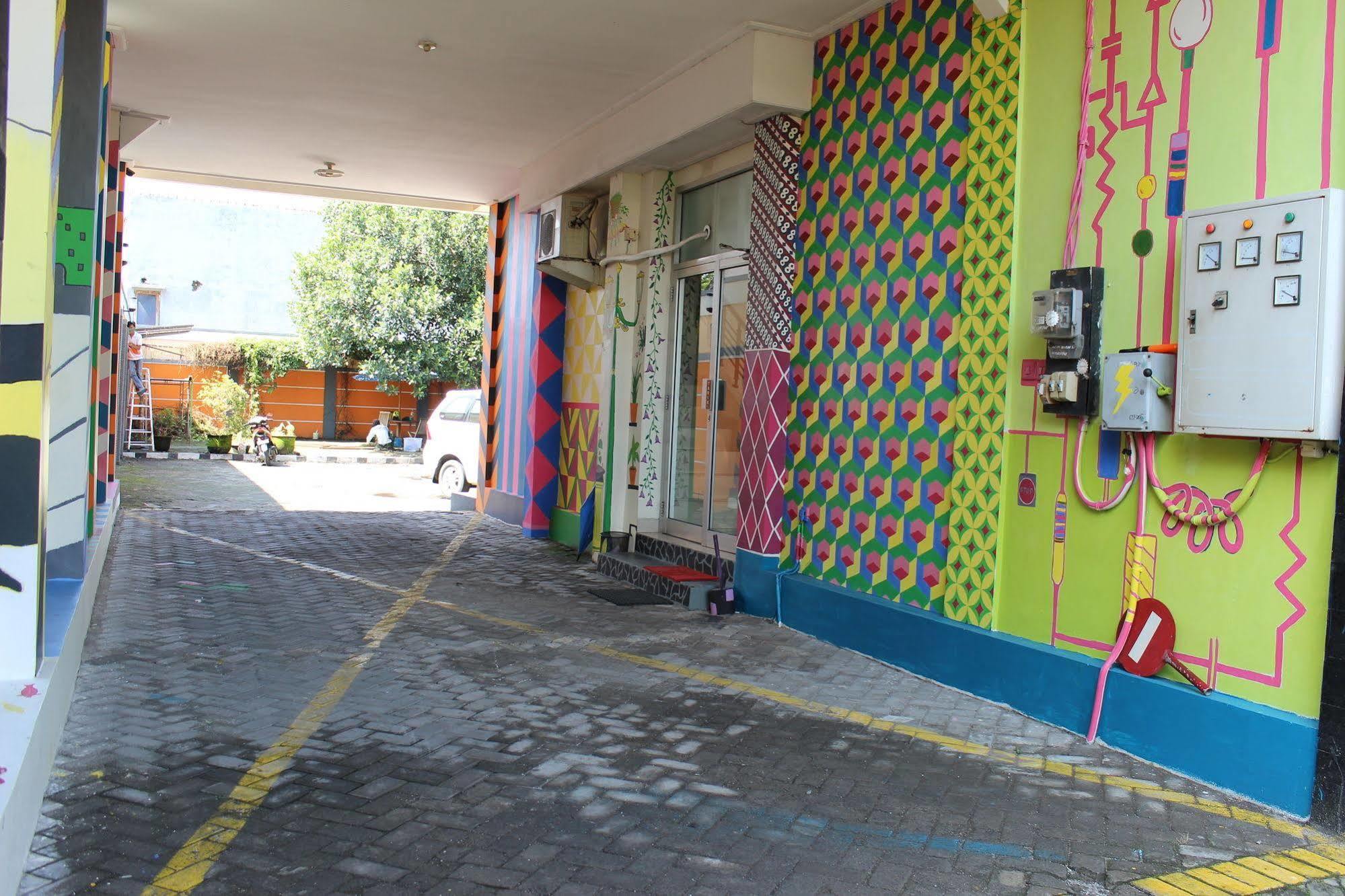 Hotel Aryuka Kejayan Exterior photo